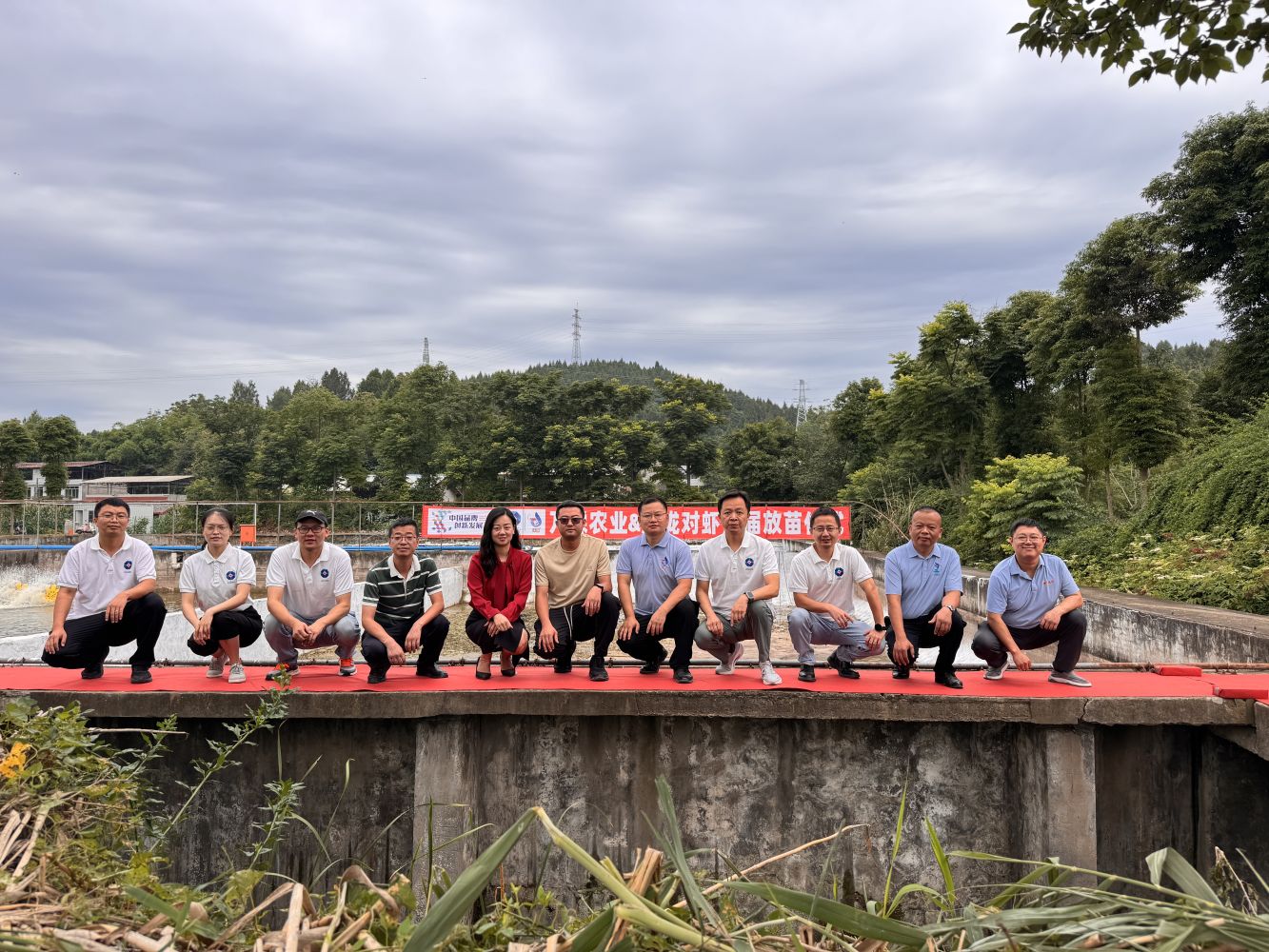 四川洋珑科技西部虾都先行先试基地首届放苗仪式圆满举行！
