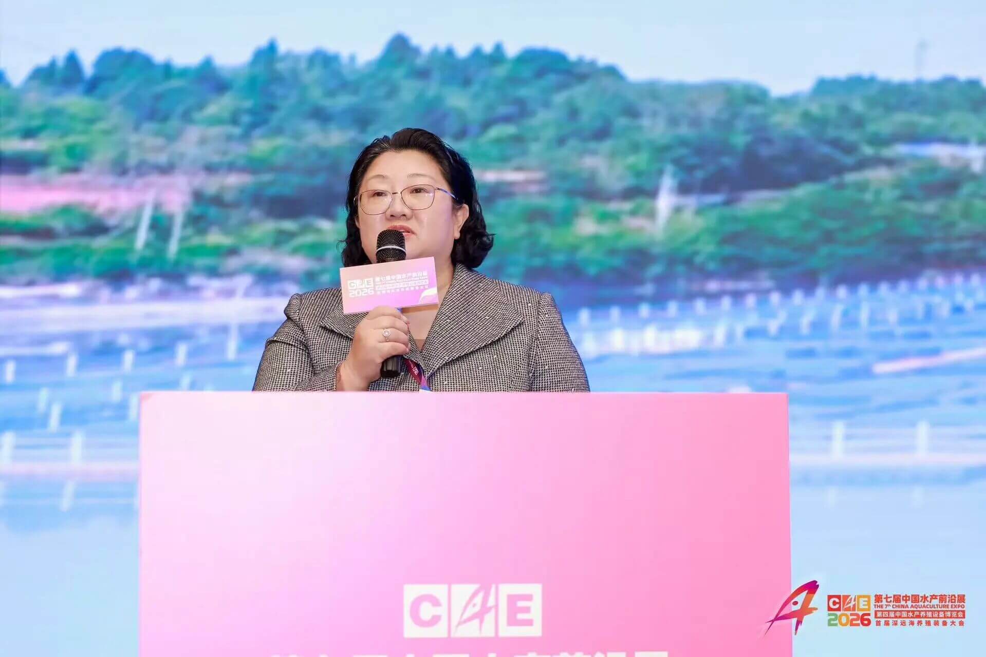 江苏水霖渔业董事长杨冰玉亮相水产前沿展圆桌会议，WRAFES系统引行业热议！