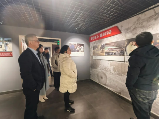 万霖农业高管团队参访中国农业机械公司农机试验站